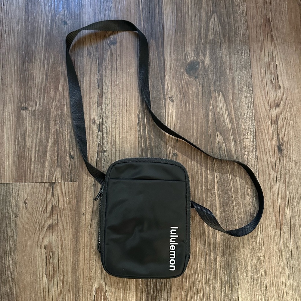 Lululemon easy access crossbody bag